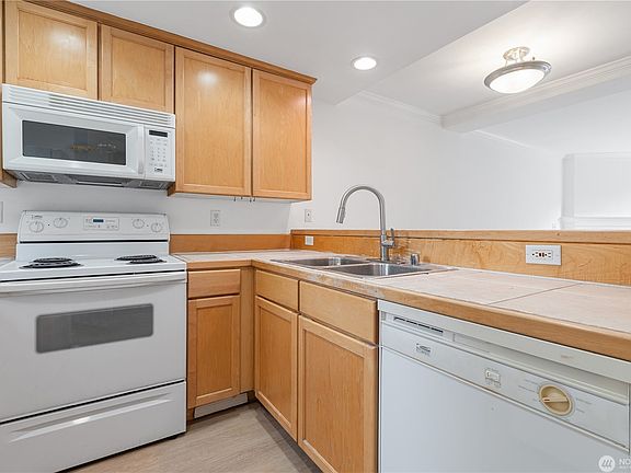 3rd image of 17921 80th Ave NE APT A6