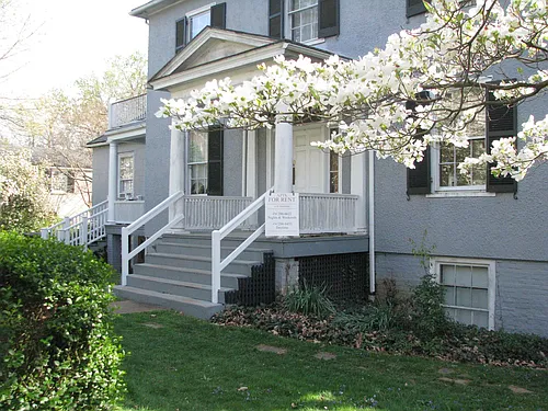 33 University Cir #8 Photo 1