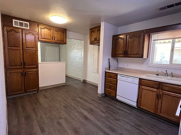 2nd image of 638 N O St
