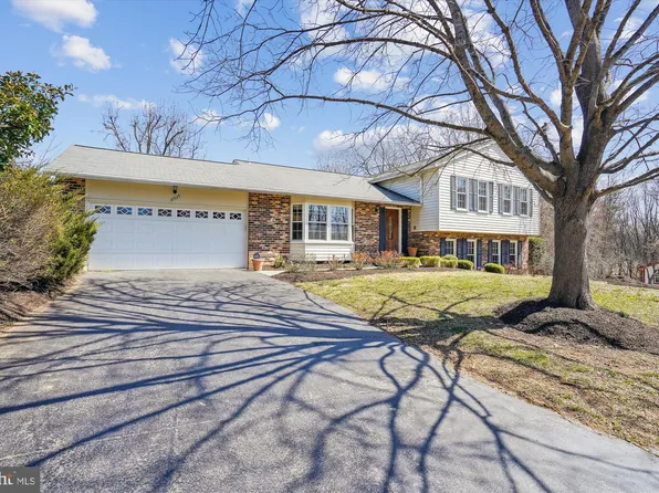 10525 Brevity Dr, Great Falls, VA 22066