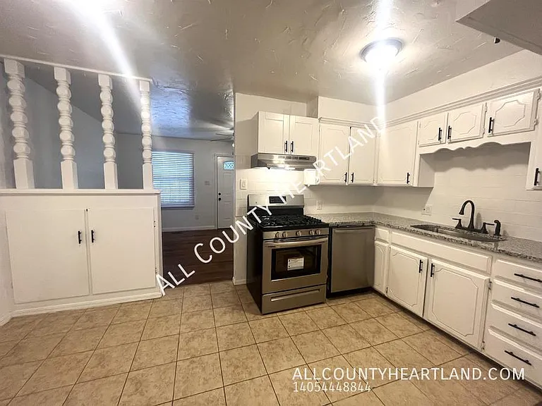 7218 SE 15th St — Photo 4