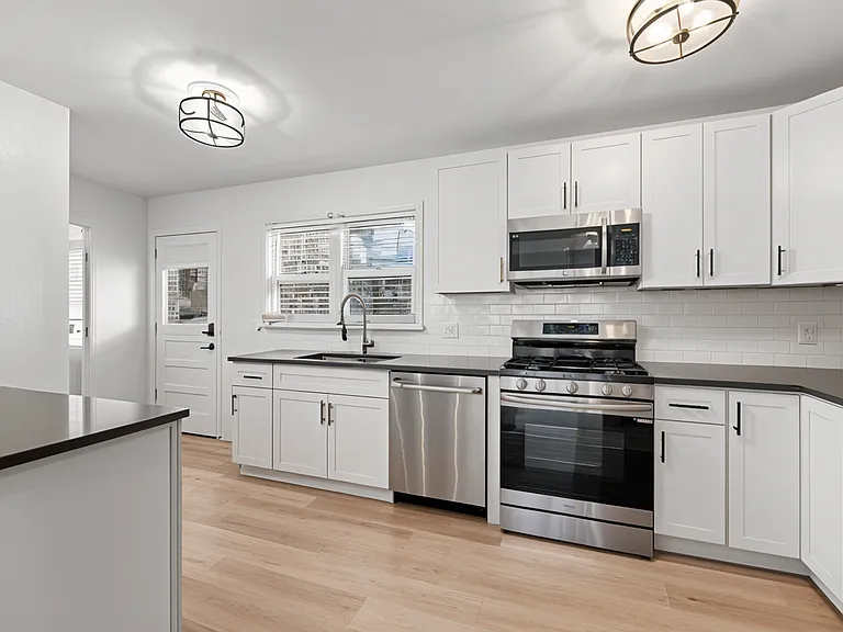 3906 Booth St — Photo 10