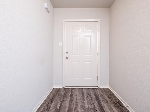 5th image of 1505 Yarrow Dr