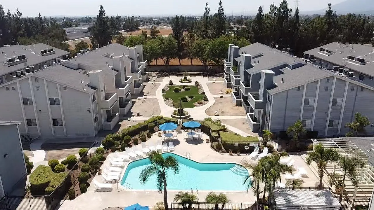 777 S Citrus Ave — Photo 2