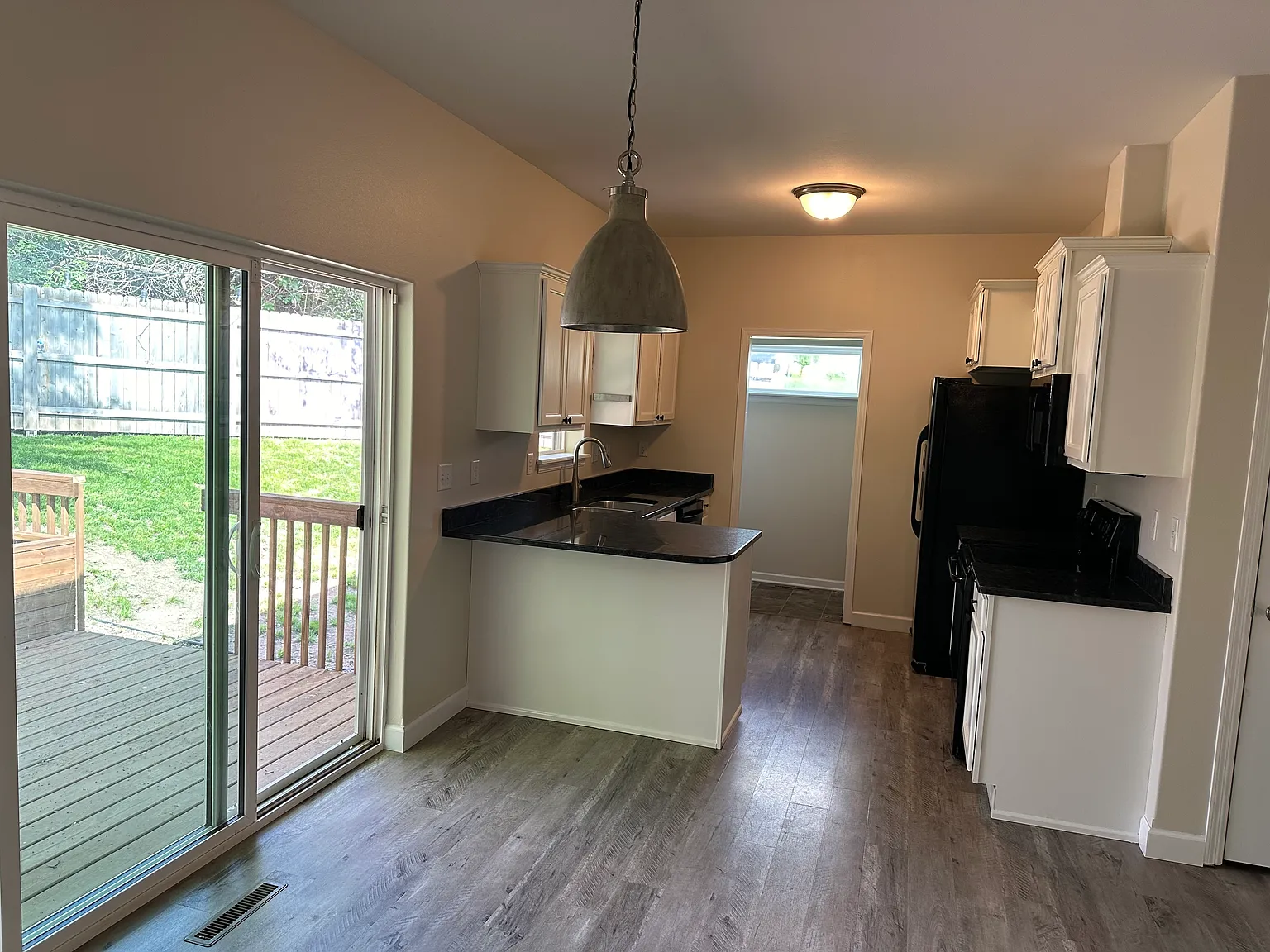 4 bed, 2213 sqft, $2,600 — Photo 4