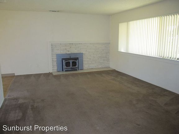 4th image of 3190 Rosemont Dr