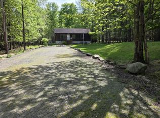 1037 Maplewood Dr, Newfoundland, PA 18445