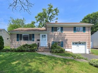 55 Oakwood Ct, Fanwood, NJ 07023