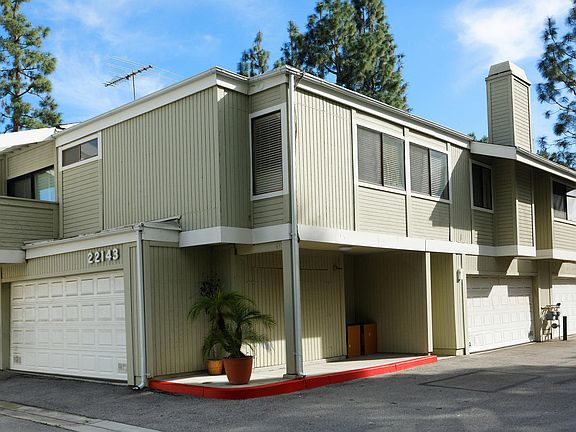3rd image of 22143 Burbank Blvd Unit 3