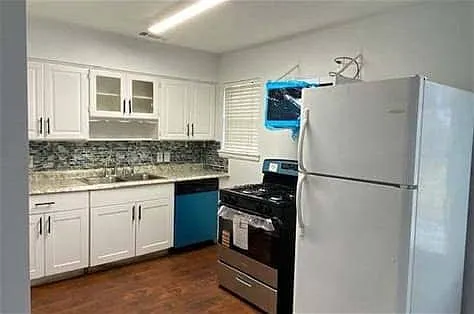 1502 Pikeview Ter — Photo 12