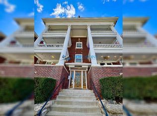 307 E 43rd St APT 3E, Kansas City, MO 64111