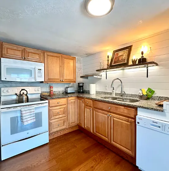 10548 Lake Dr — Photo 7