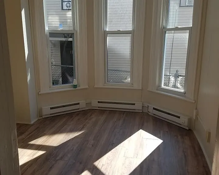 10 2nd Ave — Photo 10