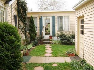 7431 Delta River Dr, Lansing, MI 48906