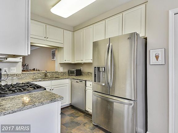 4th image of 7005 Metropolitan Pl #7005