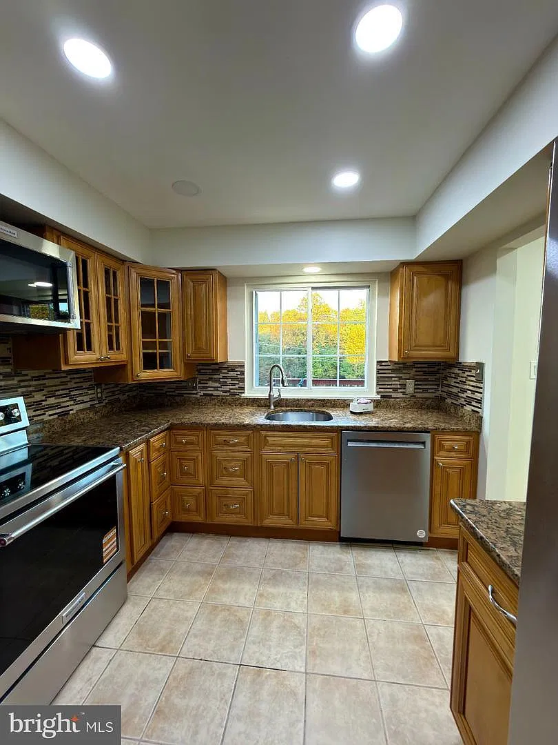 3 bed, 2.5 bath, $2,800 — Photo 1