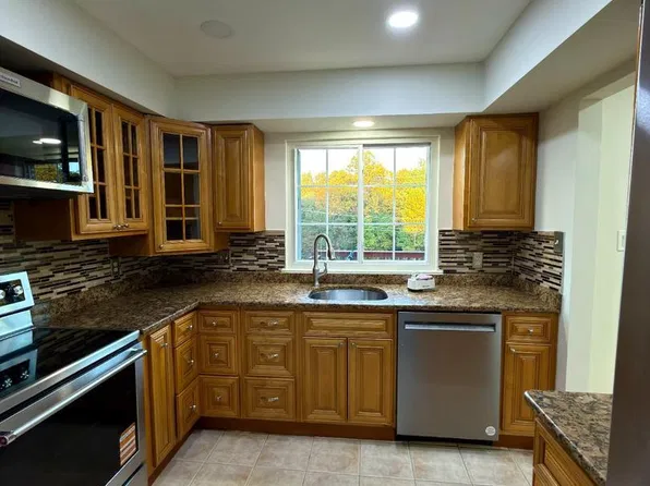 9 Gravenhurst Ct #A, Gaithersburg, MD 20878
