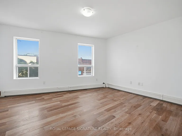 3331 Dundas St W — Photo 13