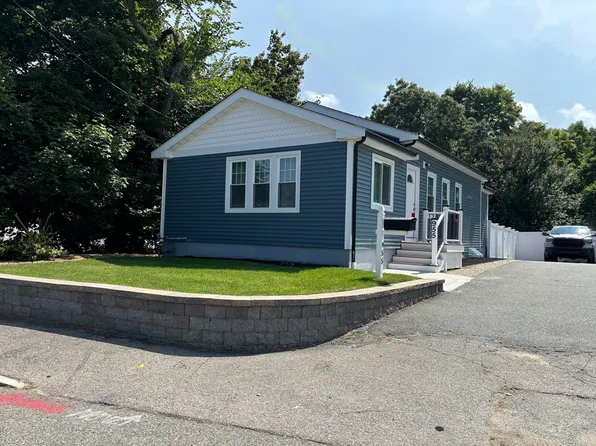 955 Centre St, Brockton, MA 02302