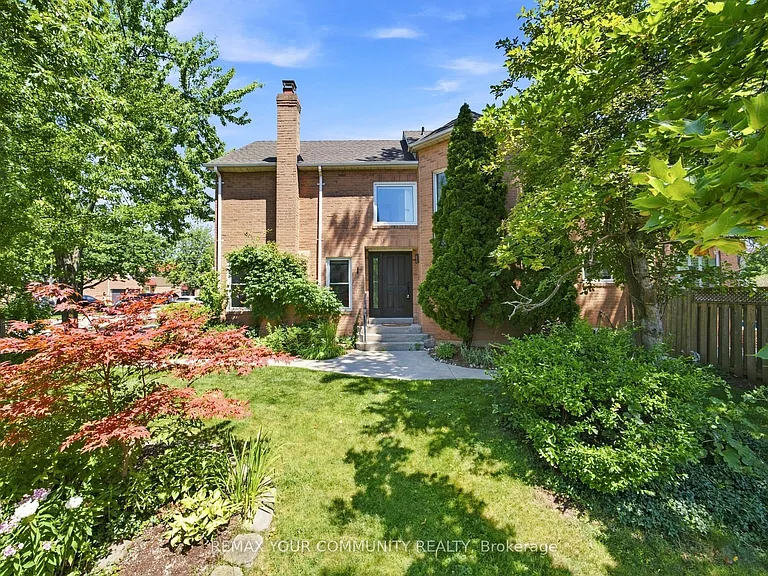 1544 Greenbriar Dr — Photo 2