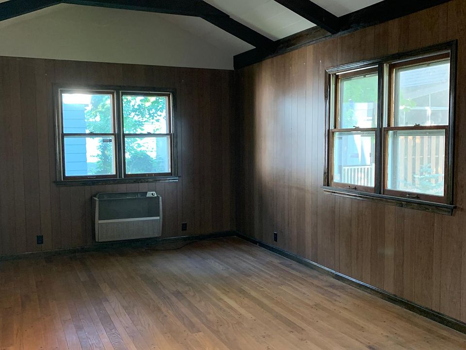 2nd image of 202 Euclid Ave