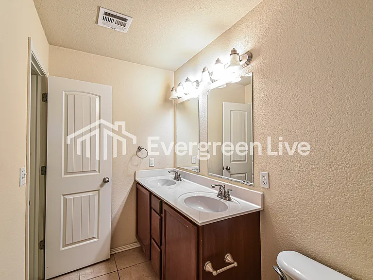 1133 S Craftsman St — Photo 8