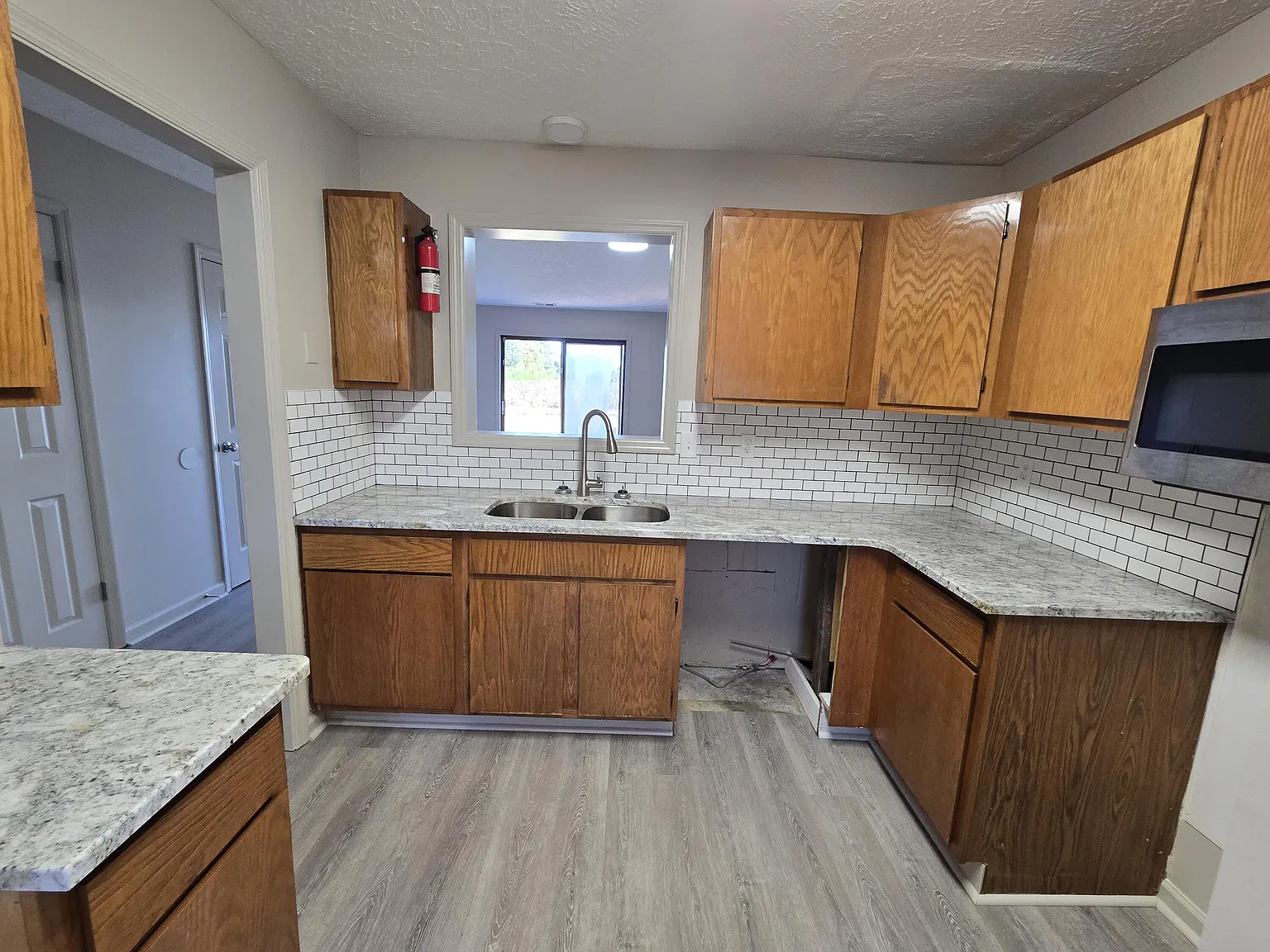 2 bed, 1.5 bath, 960 sqft, $1,300 — Photo 3