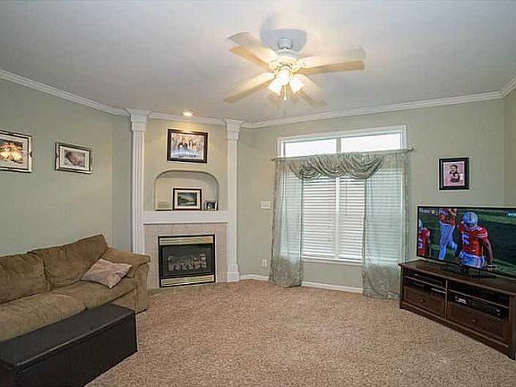 3rd image of 104 North St