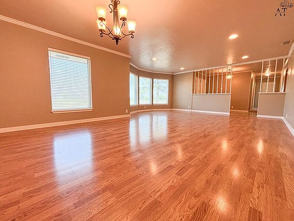 5th image of 1110 Sycamore Dr