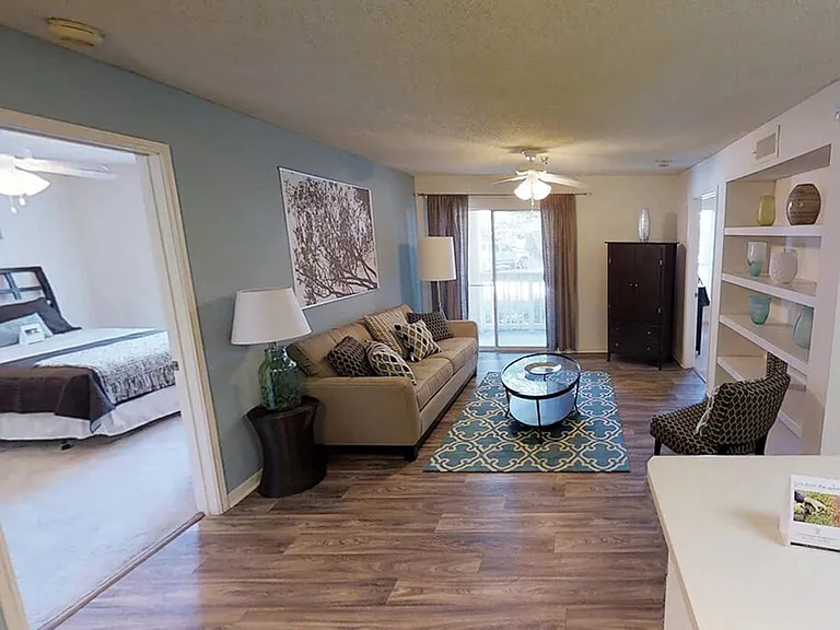 The Residence at White River Apartments — Photo 15
