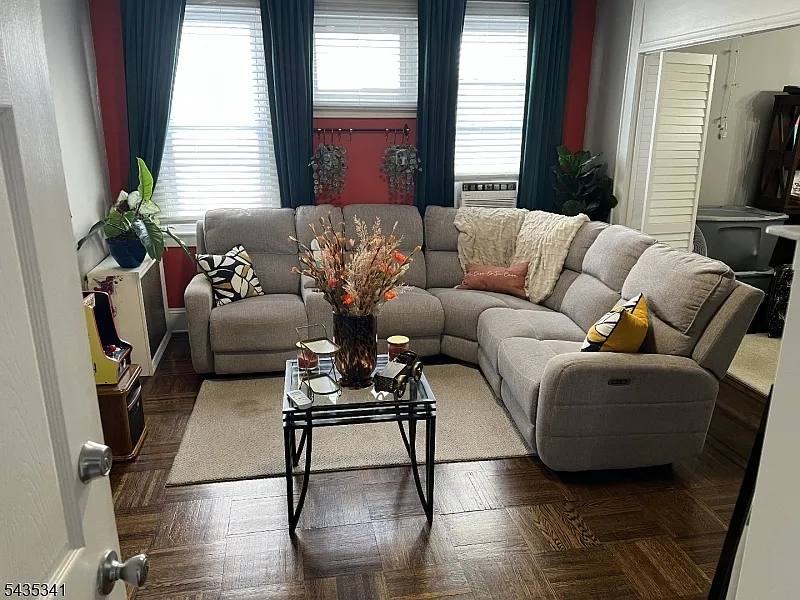 2 bed, 1.0 bath, $2,500 — Photo 2