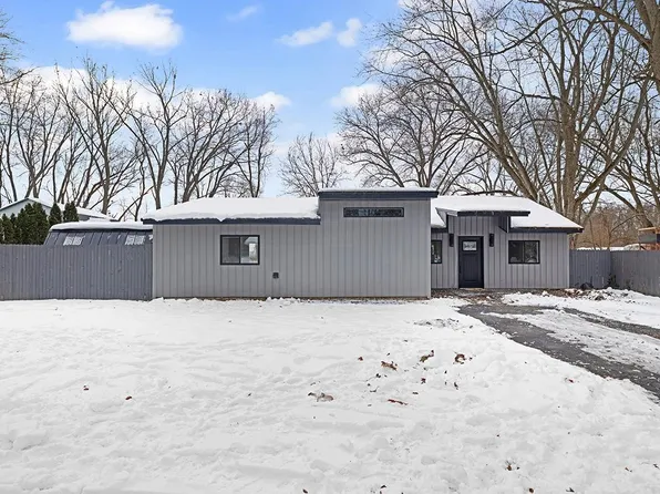 30372 N Meadow Brook Ln, Elkhart, IN 46514