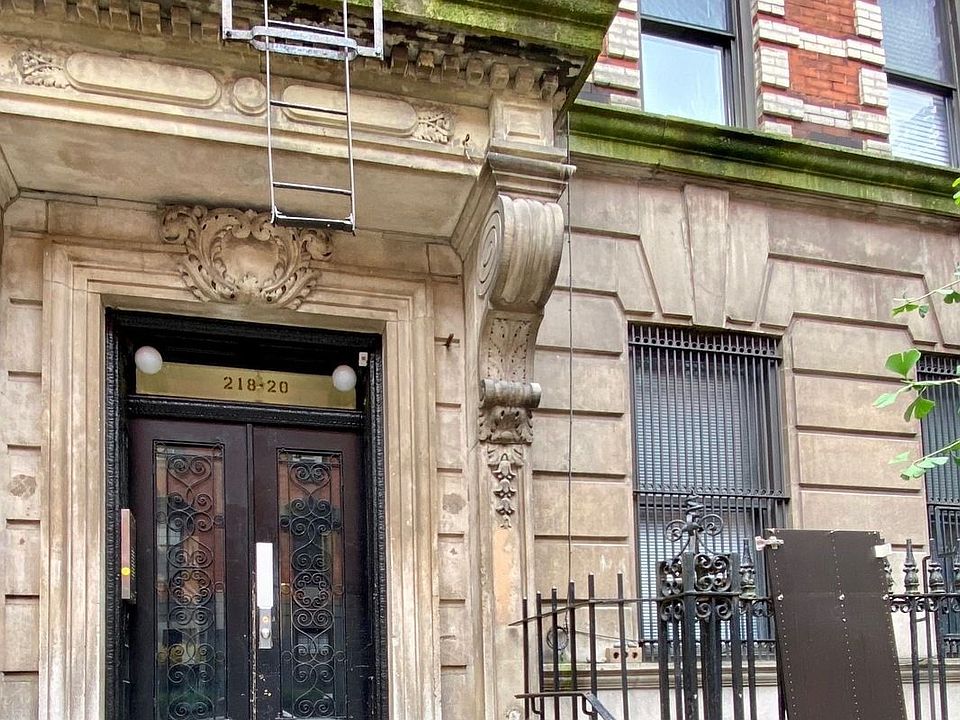 1st image of 218 E 11th St APT 1A