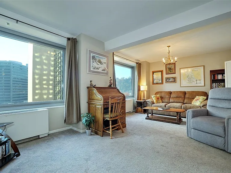 320 Fort Duquesne Blvd #8M — Photo 5