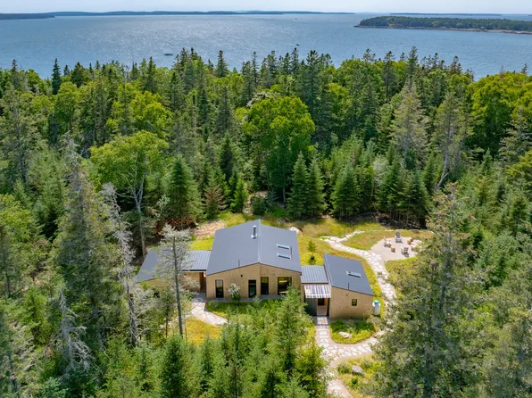 11 Sophies Way, Tremont, ME 04653