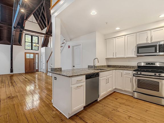 4th image of 157 Beale St APT 2