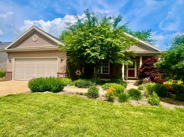 2402 Treeline Dr, Bloomington, IL 61704