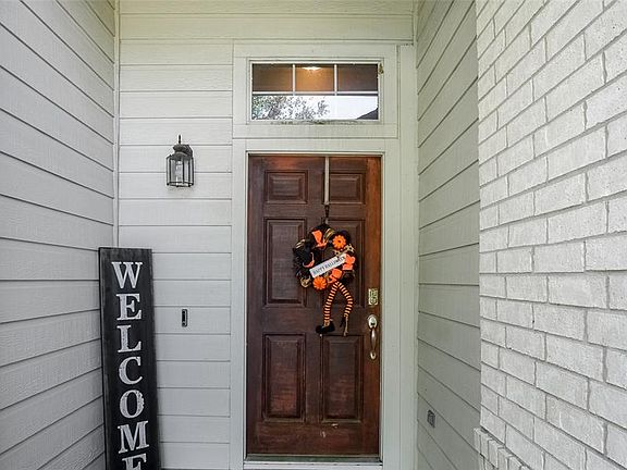 3rd image of 20219 Sendera Oaks Ln