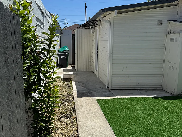 2834 Abbey St — Photo 8