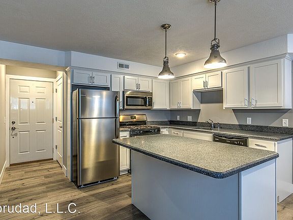 4th image of 132 N 40th St APT 10