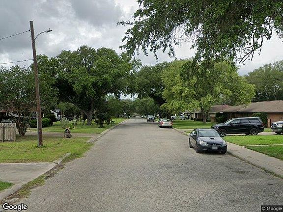 Exterior Neighborhood (street photo)