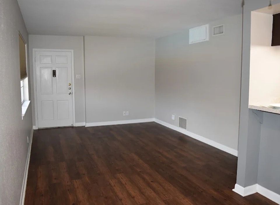 2nd image of 825 E Ailsie Ave #21