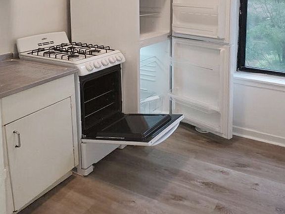 4th image of 161 E 96th St #21