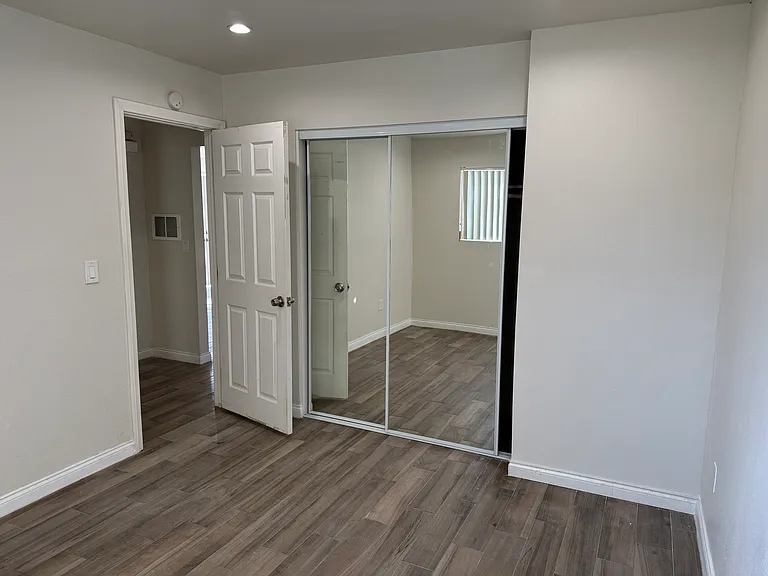 25452 Cole St — Photo 7