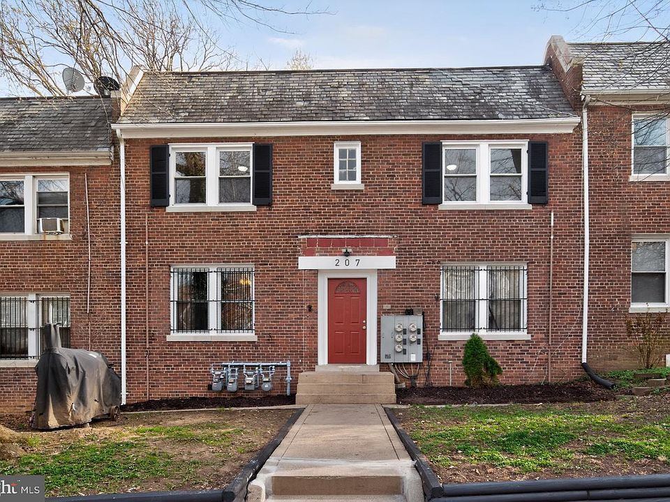 1st image of 207 Adams St NE