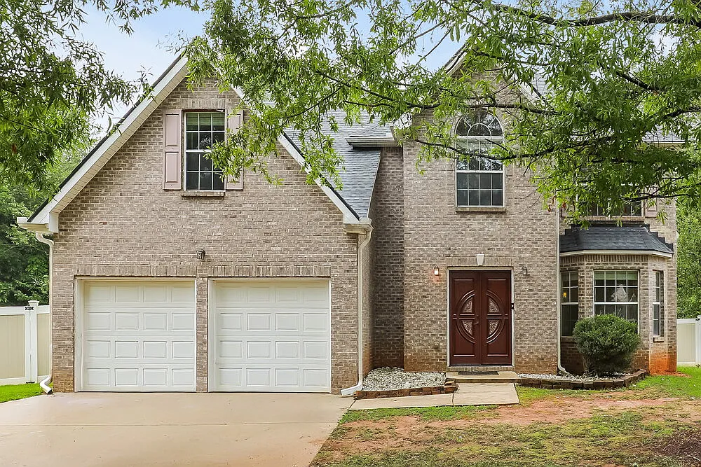 4 bed, 2.5 bath, 2950 sqft, $2,335 — Photo 1