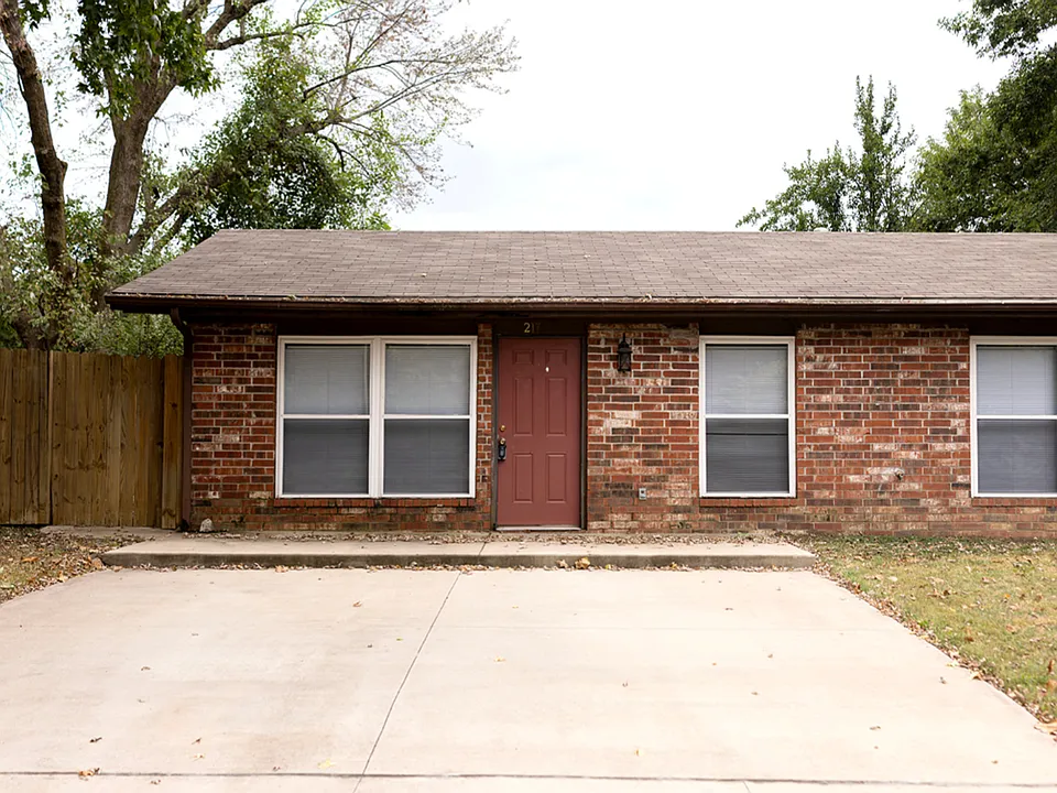 215-217 E Adobe St