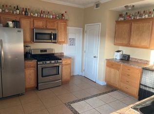 304 E College St, Carbondale, IL 62901