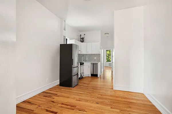 Rented by Compass | media 9