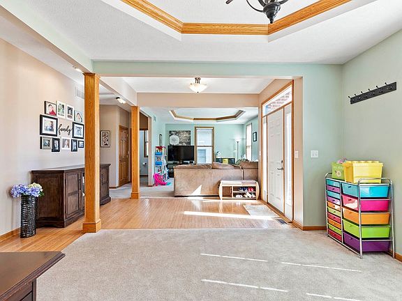 4th image of 42 Goldenwood Ave
